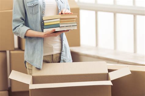 how to pack books when moving and the importance of choosing the right packing materials